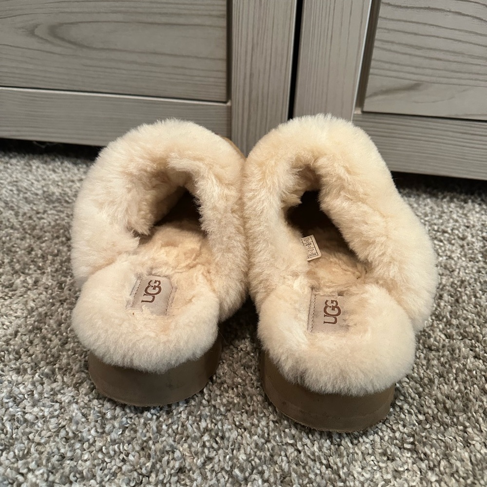 Ugg brand women’s platform clogs (size 7) - Picture 6 of 8